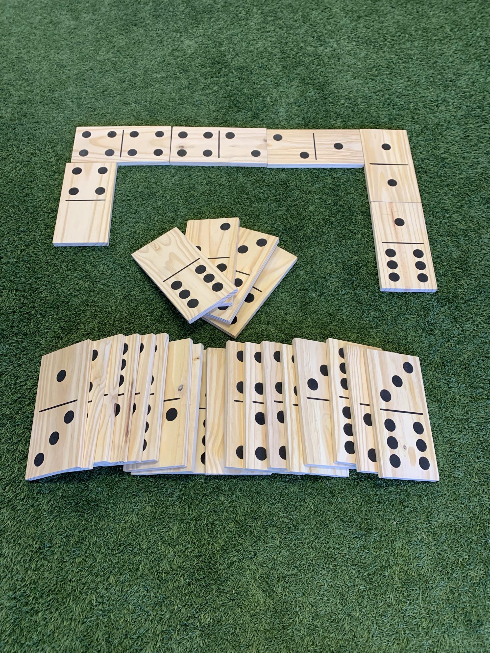dominos game play